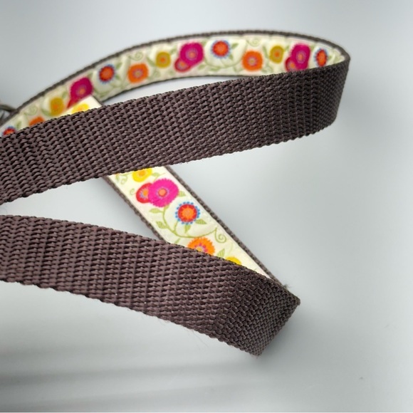 Wonder Dog New York Floral
Dog Collar and Leash Set - Picture 6 of 6